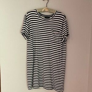 A Pea in the Pod striped nursing dress